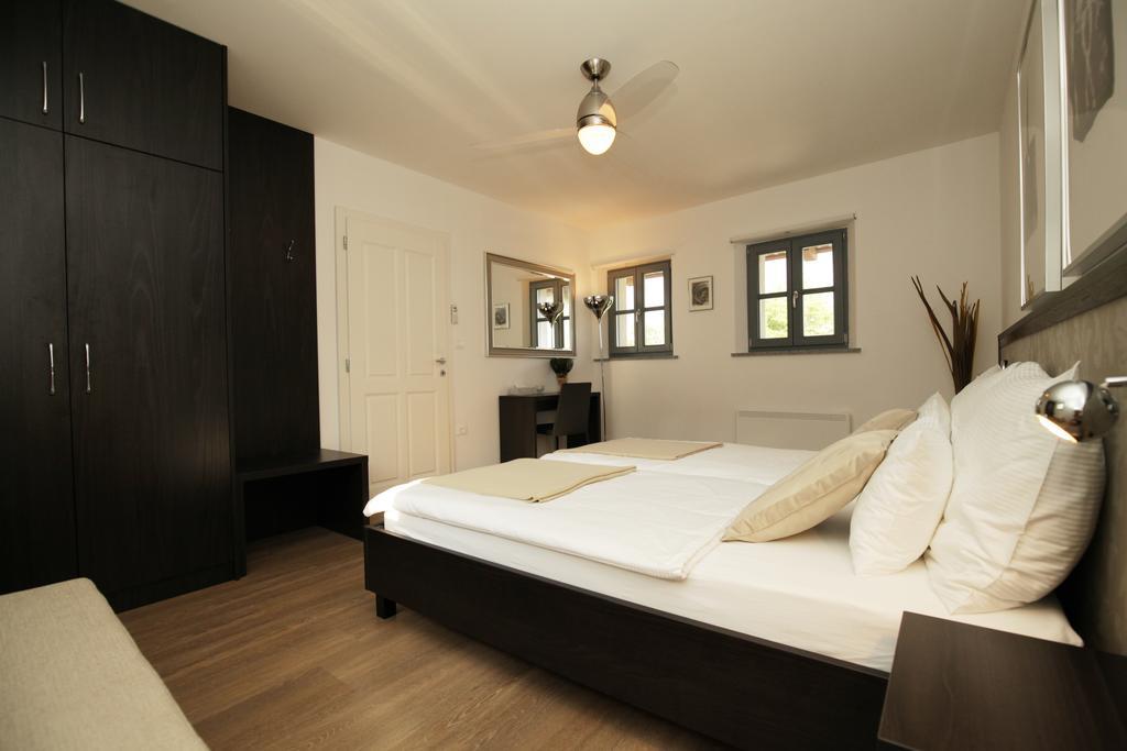 Boutique Hotel Dvor Доброво Екстер'єр фото