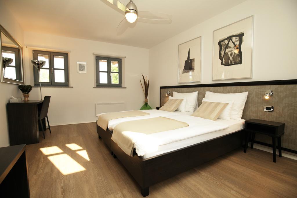 Boutique Hotel Dvor Доброво Екстер'єр фото